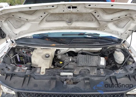 2004 Chevrolet Express from USA, damaged, VIN 1GCGG25V141114552